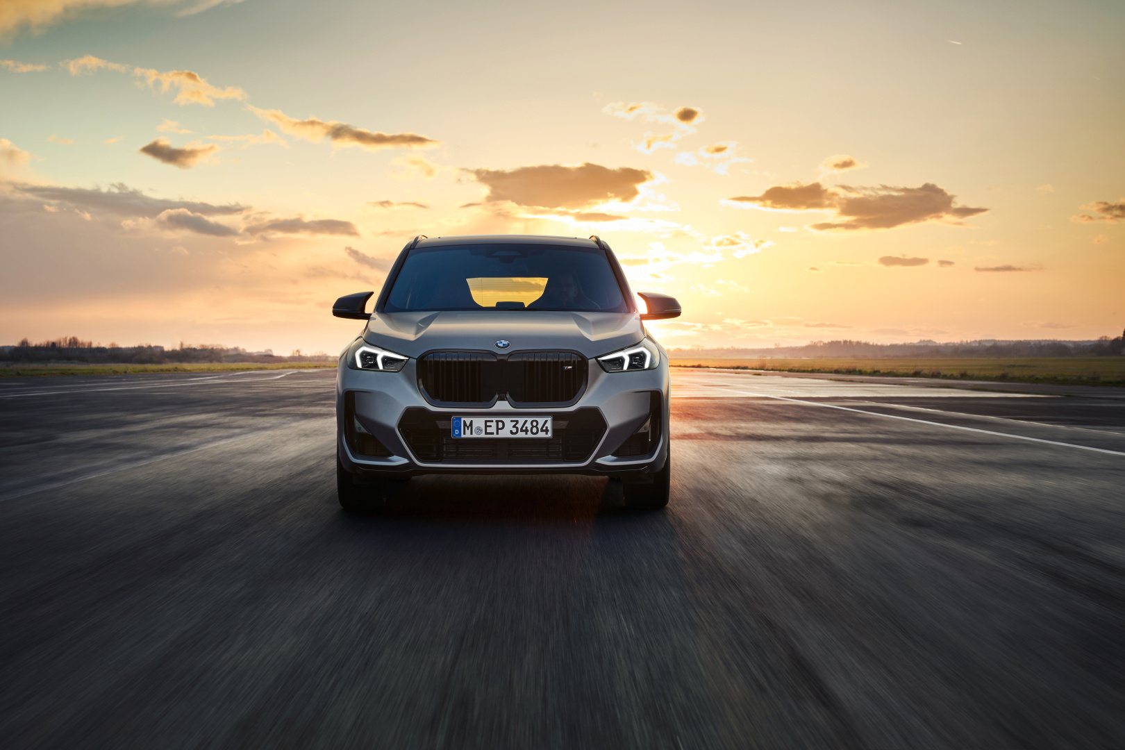 SMALL_P90509762_highRes_bmw-x1-m35i-m-frozen